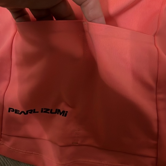 Pearl Izumi peach top with built in bra. Pretty and stylish. Size XS - Picture 6 of 7